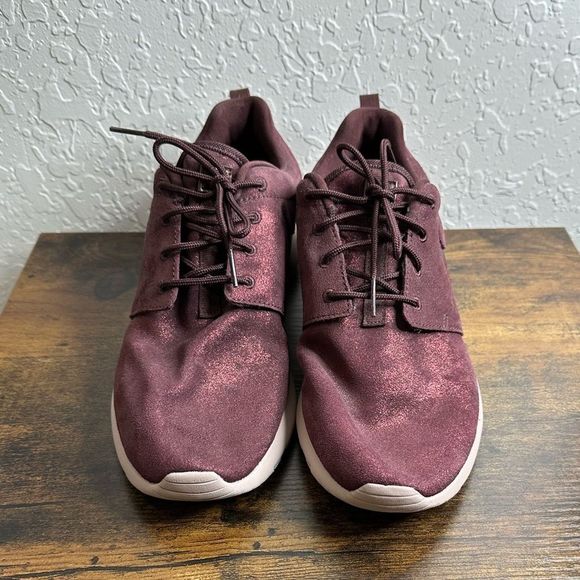 Nike Wmns Roshe One Premium Metallic Mahogany Size 9 - Picture 3 of 9